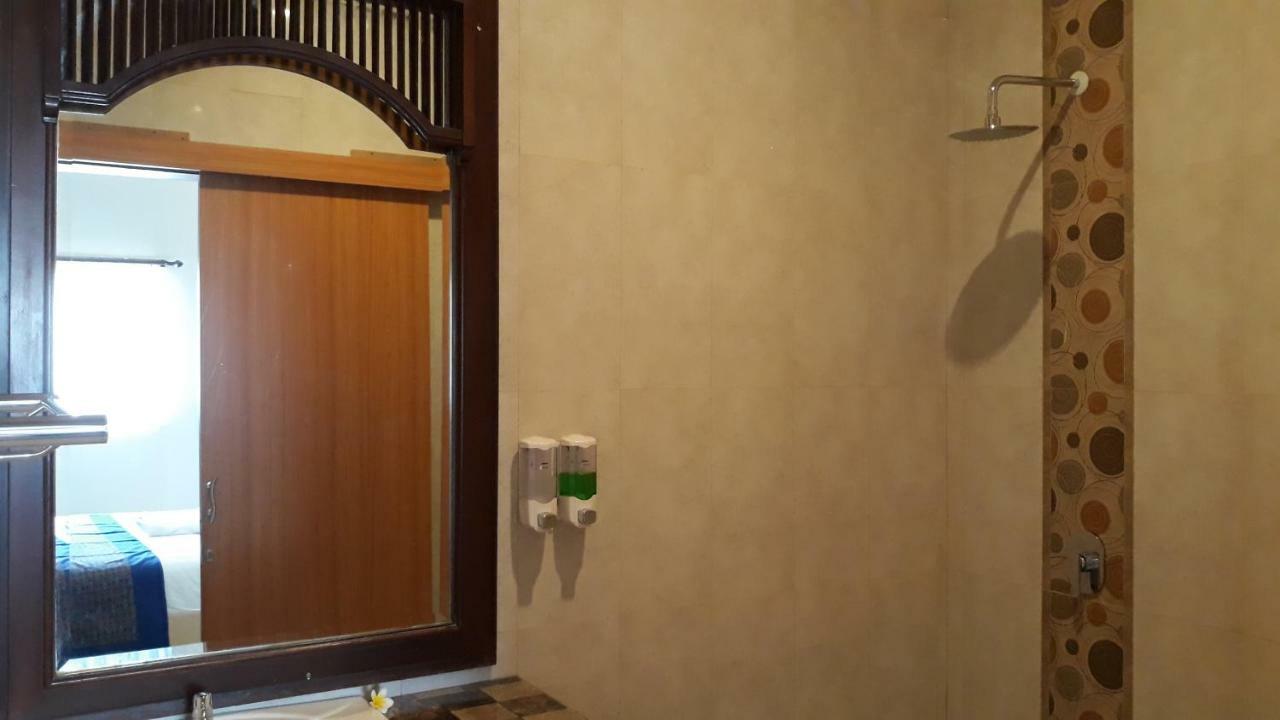 Asiana Lovina Hotel Buitenkant foto